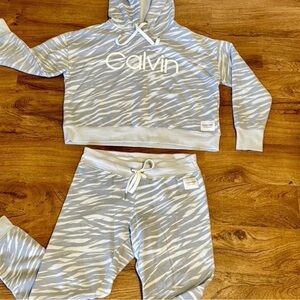 SOLD!!!!!!Calvin Klein Performace Hoodie & Jogger Set. Medium